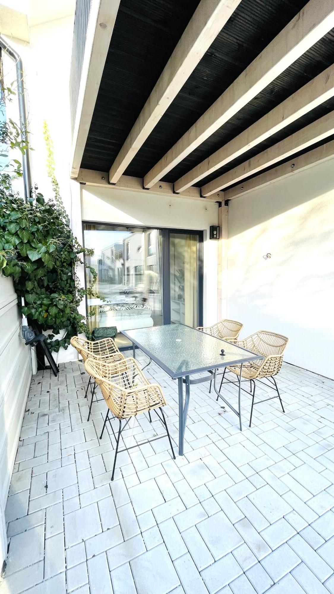 House Flow, 3 Room, Free 2 Parking Bratislava Exterior foto