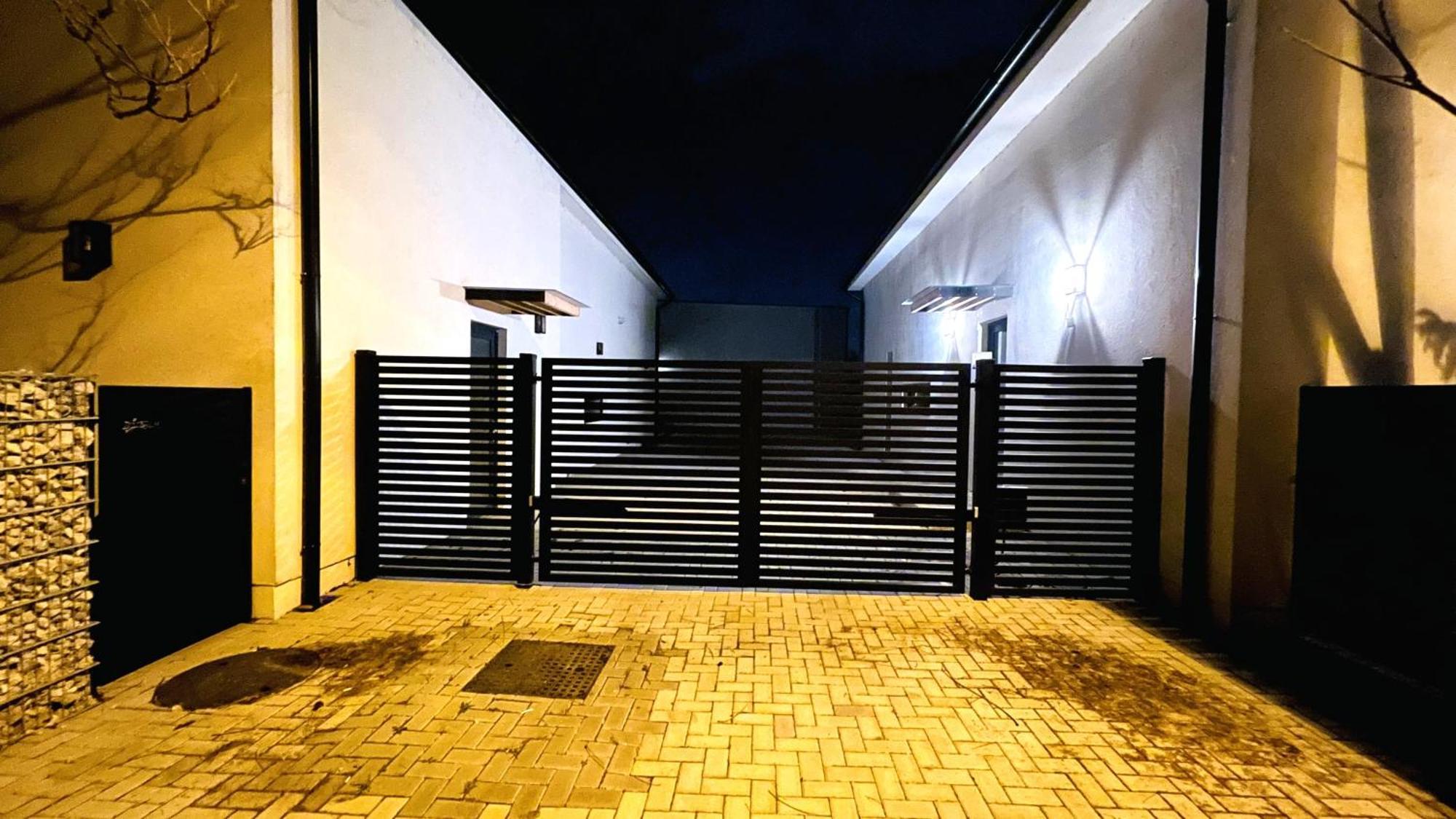 House Flow, 3 Room, Free 2 Parking Bratislava Exterior foto