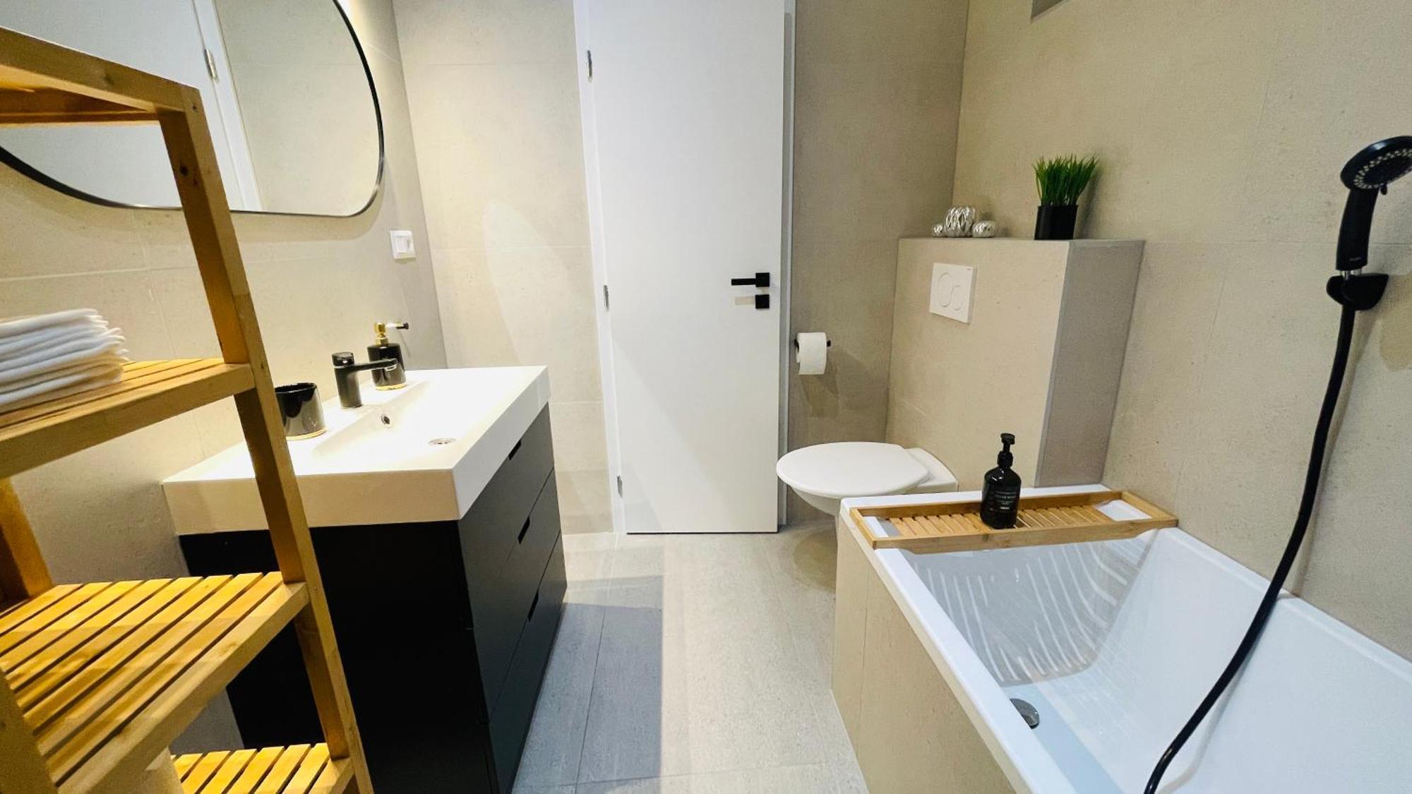 House Flow, 3 Room, Free 2 Parking Bratislava Exterior foto